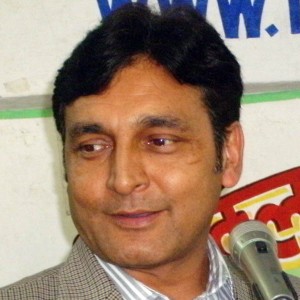 टोपबहादुर भन्छन् -‘कम्युनिस्ट नेता जति खलनायक’