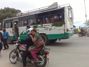 महाभूकम्पको ७२ घण्टापछि जनजीवन सामान्यतर्फ