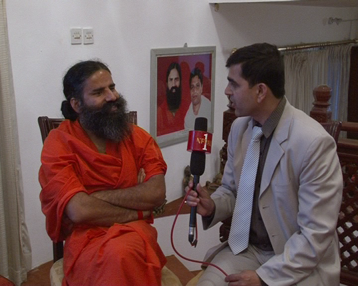 नेपाली पत्रकारलाई अन्तरवार्ता दिंदै रामदेवले भने ‘नेपालमा जातीय राज्यको नहोस्’