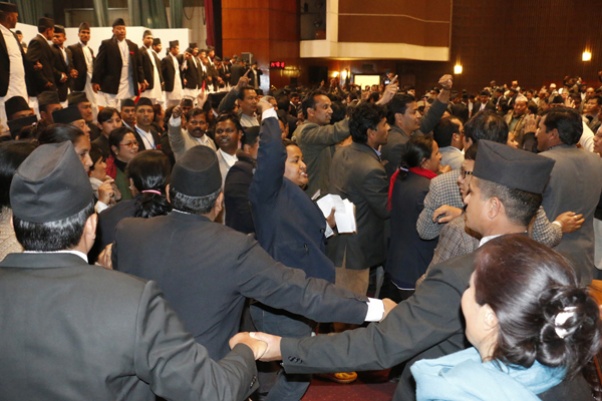 विहीबार संसदमा भिडन्तको संकेत, अविश्वासको प्रस्ताव र बजेट आश्रित विधेयकको कार्यसूचीमा तीव्र विवाद