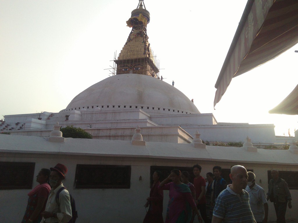 मर्मत हुँदै बौद्धनाथको गजुर (फोटोफिचर)