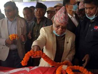 माधव नेपाललाई पितृशोक