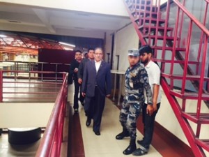 भूकम्प आउँदा वैद्यलाई छाडेर भागे प्रचण्ड र वादल