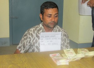 नक्कली भारुसहित एकजना पक्राउ
