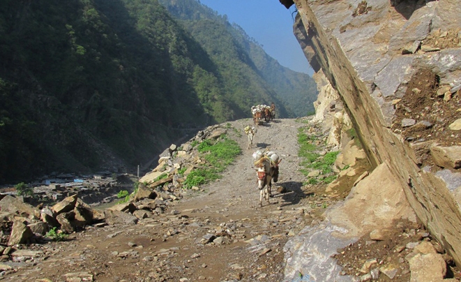 जिल्ला सदरमुकाममा सडक पुग्न अझै ५ वर्ष लाग्ने