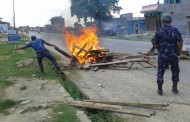 कफ्र्युमै जलाइयो प्रहरी विट, ७ प्रहरी घेराबन्दीमा