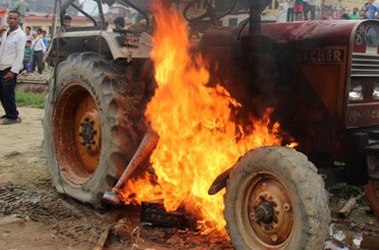 भैरहवामा बन्दको प्रतिकार, दर्जनौं सवारी साधन जलाइए, स्थिति तनावग्रस्त