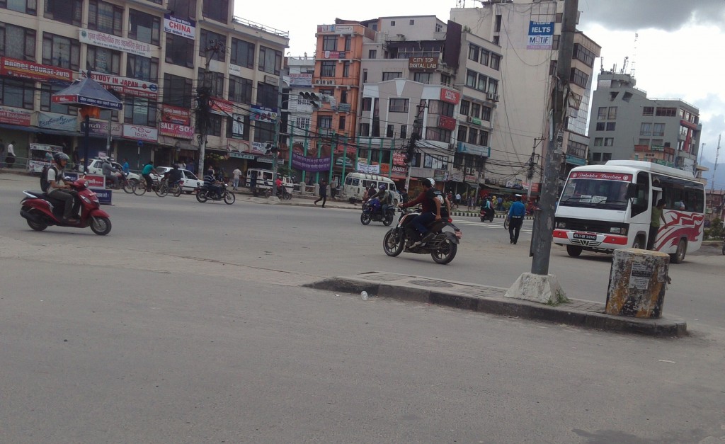 सोमबार बन्द पूर्णतः प्रभावहीन (फोटो फिचर)