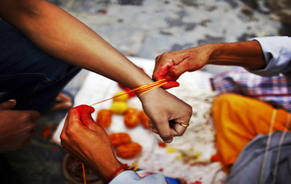 येन बद्धो बलि राजा …(रक्षाबन्धन मन्त्रसहित)