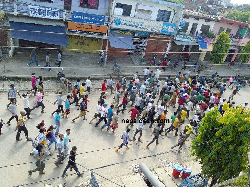 सुर्खेतमा कर्फ्य अवज्ञा, प्रहरीको गोली लागी ३ को मृत्यु