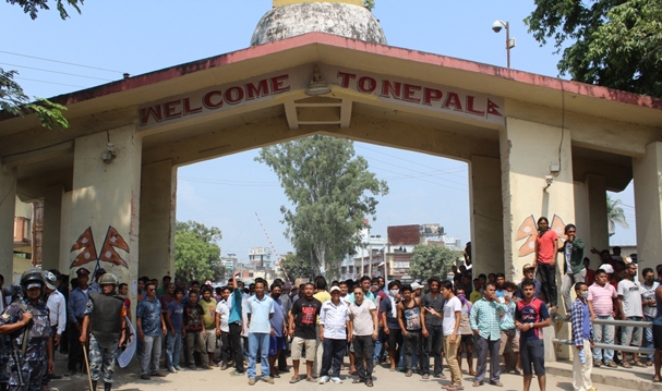 स्थानीय जनताले प्रतिकार गरेर खुलाए नाकाबन्दी