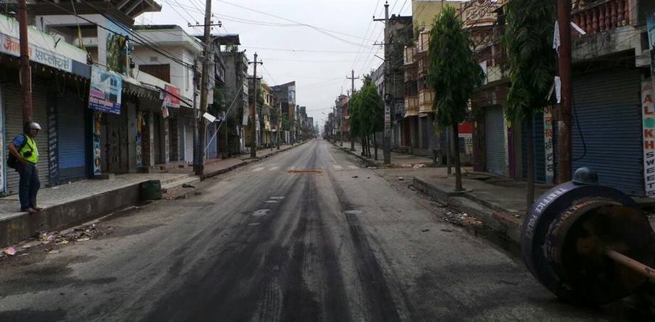 सेनासँग डराएर सीमापारीका मान्छे फर्किएपछि वीरगञ्ज शान्त, रक्सोल पुगेर अर्को धम्की