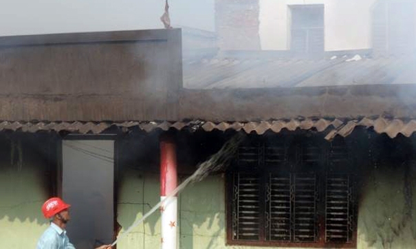 अराजकहरुले लगाए कांग्रेस कार्यालयमा आगो, धनुषाको अवस्था तनावग्रस्त
