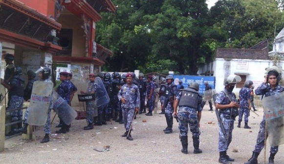 नेपालगञ्ज नाकामा विहानैदेखि झडप