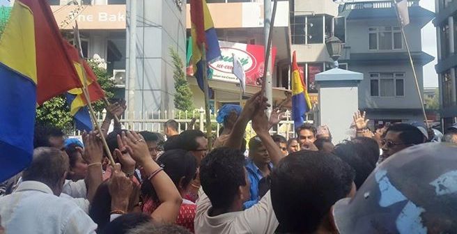 अख्तियार घेराउ, संसद अबरुद्ध पार्ने चेतावनी