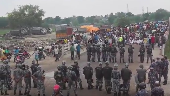 नाकाबन्दी गरेर नेपालीलाई आक्रान्त पार्न सुरु