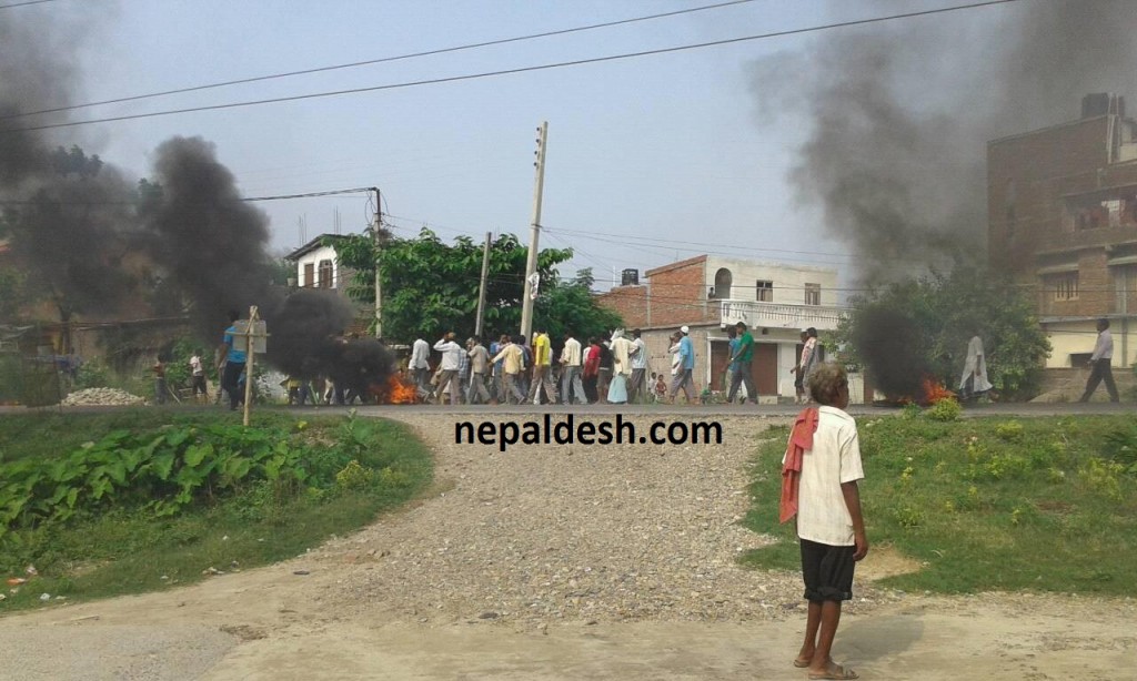 मधेसी मोर्चा रौतहटमा केन्द्रित, निषेधाज्ञा तोडियो