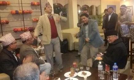 पोल खोल्ने सहयोगीलाई वामदेवले झपार्दै मन्त्रालय प्रवेशमा रोक लगाए