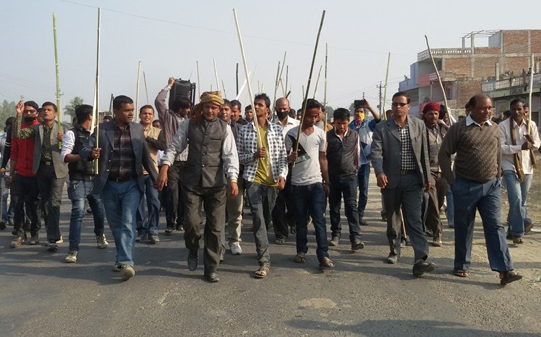मोर्चाद्वारा लाठी जुलुस, लाठीपछि बन्दुक उठाउने चेतावनी