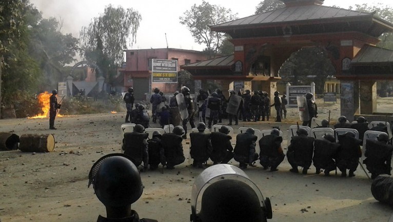 भारतबाट नेपाली सुरक्षाकर्मीमाथि वम प्रहार भएपछि वुधबार पनि स्थिति तनावग्रस्त