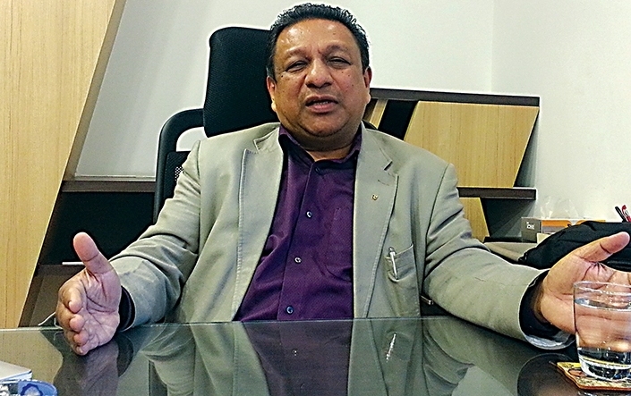 ज्ञानेन्द्र शाहदेखि गिरिजा र ओलीसम्म पहुँच पुर्याएर करोडौं ठगी, ३३ करोड राजश्व छलेको भन्दै नियन्त्रणमा