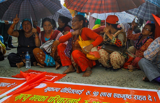 राजधानीमा विप्लवको विरोध, भूकम्पपीडितलाई १० लाख दिन माग