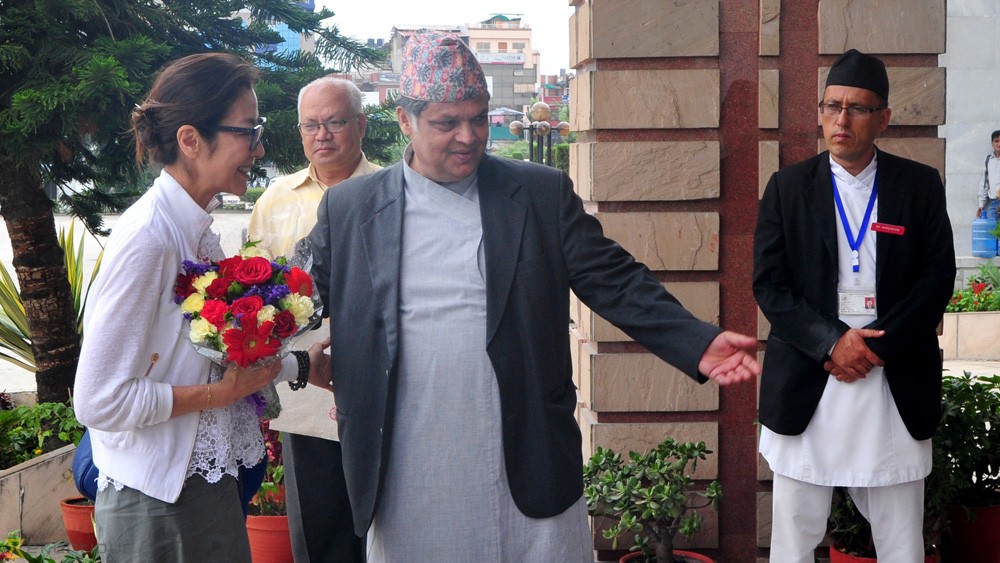 हलिउड हिरोइनप्रेमी हाम्रा सांसद, भूकम्प आएकै दिनमा भागेर अहिले आएर उल्टै प्रशिक्षण