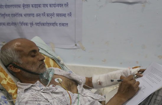 डा. केसीका माग पूरा, अनशन तोडिँदै, मनमोहन कलेज एमाले नेताले संचालन गर्न नपाउने