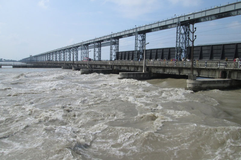 सप्तकोशीमा पानीको वहाव बढ्यो, २९ ढोका खोलिए
