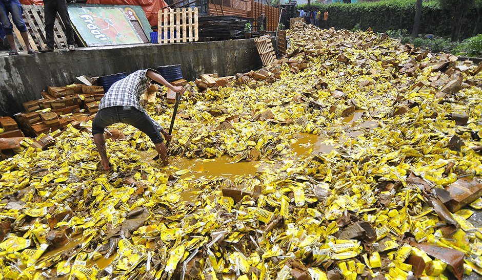 दुगडले स्वास्थ्यमा हानि पुर्याउने जुस विक्री गरेको खुलासा, २ लाख प्याकेट फ्रुटी नष्ट गरियो