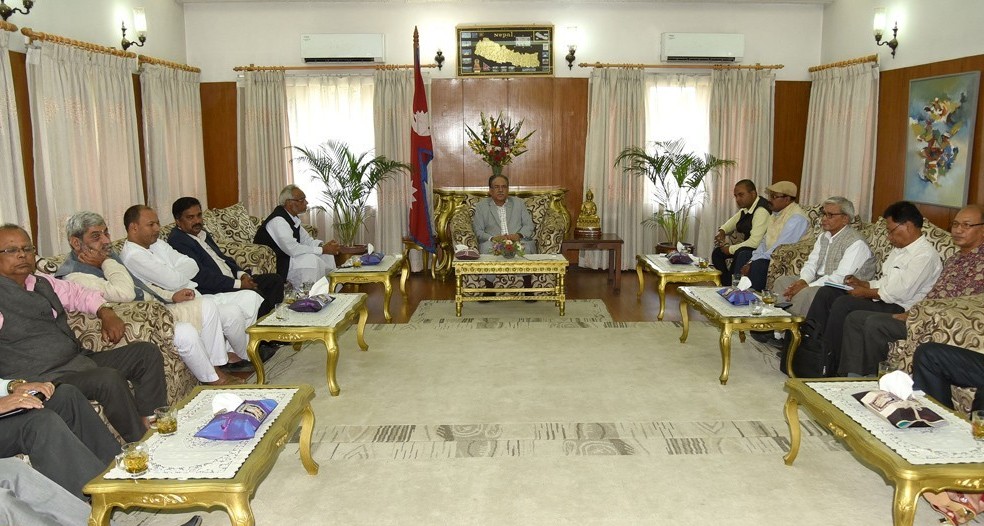 वालुवाटारको चियाः ओलीले खुवाउँदा समस्या, प्रचण्डले खुवाउँदा मख्ख