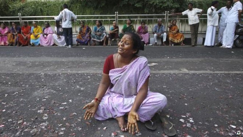 जयललिताको शोकमा ७७ जनाले आत्महत्या गरे, आत्महत्याको प्रयास गर्नेलाई समेत ५० हजार दिइयो