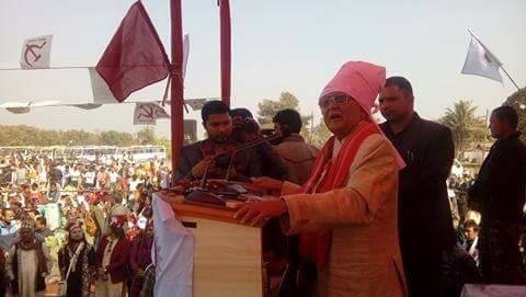 कम्युनिस्ट पार्टीको झण्डा उल्टो पार्दै ओलीले शीरमा बेरे धोती, मधेसमा भोट बटुल्ने नयाँ जुक्ति