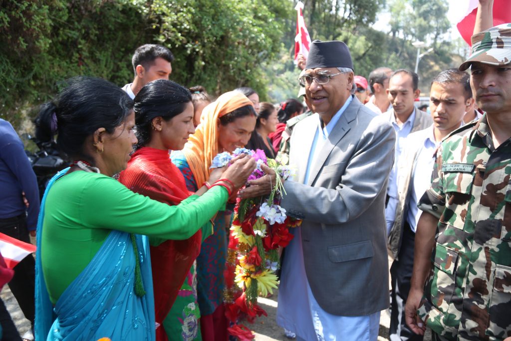 ३ दिनका लागि देउवाको अड्डा डडेल्धुरामा, फूलले स्वागत गर्नेले भोट दिनेमा आशंका