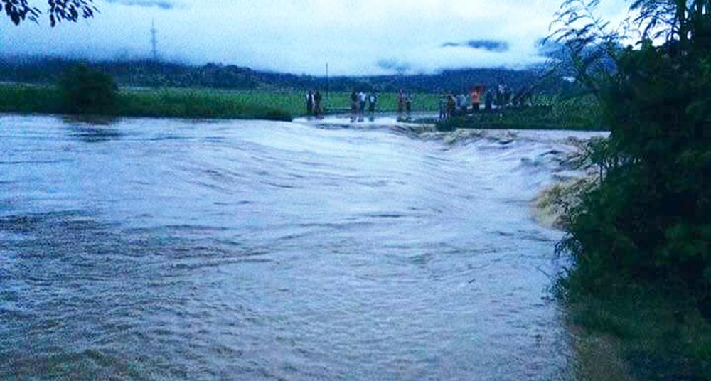 बाढीले जिप बगाउँदा, विहेभोज खाएर फर्किएका ४ बेपत्ता