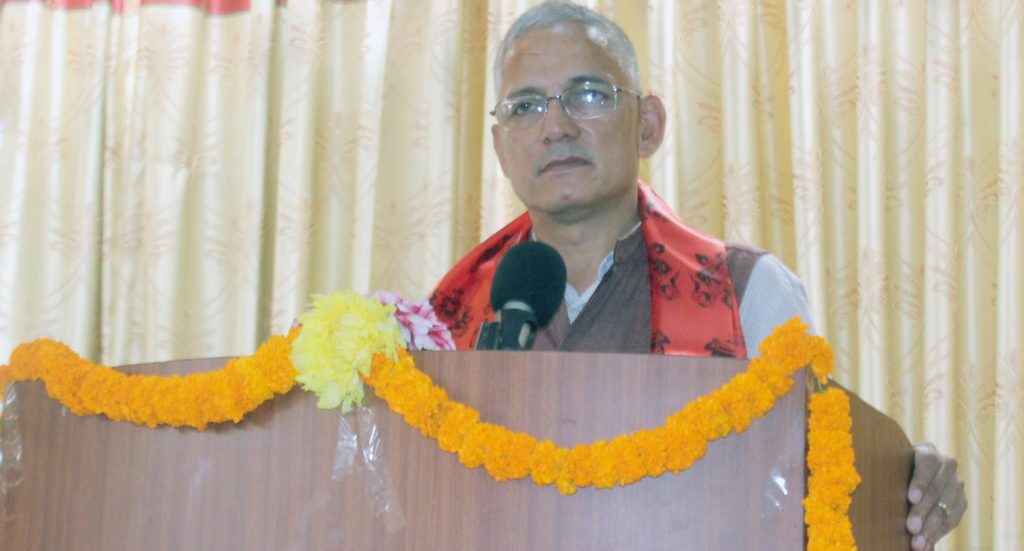 दलालको चलखेल बुझ्न परिचय लुकाएर लाइसेन्सको लाइनमा मन्त्री