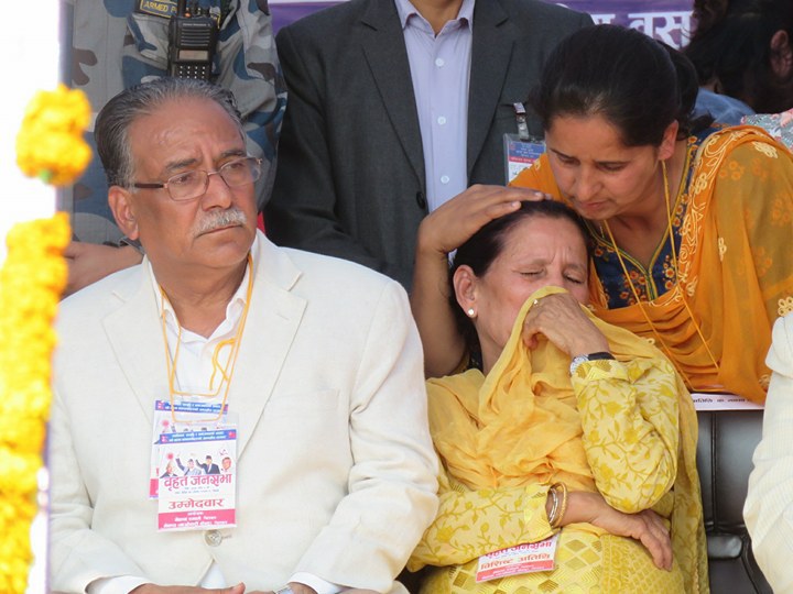 सीताले मंचमै डाँको छाडेर रोएपछि सभा नै शोकाकुल, प्रचण्डले सम्बोधन गर्न पनि सकेनन्
