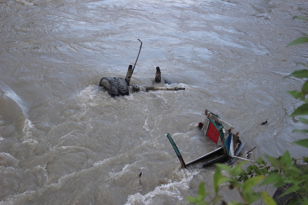 Six killed in bus plunge