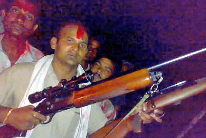 कारागारको फोन प्रयोग गरी जेलबाटै निधिलाई भोट माग्दै शाह